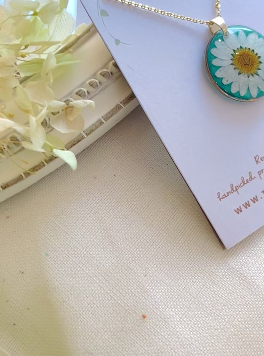 Pressed Flowers | Daisy Necklace